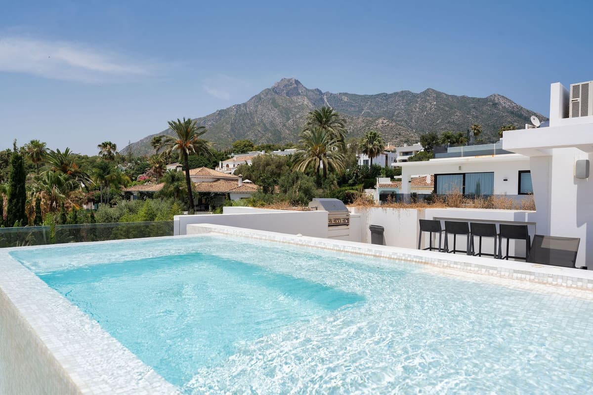 Luxury rooftop infinity pool overlooking La Concha mountain — Marbella prime zone