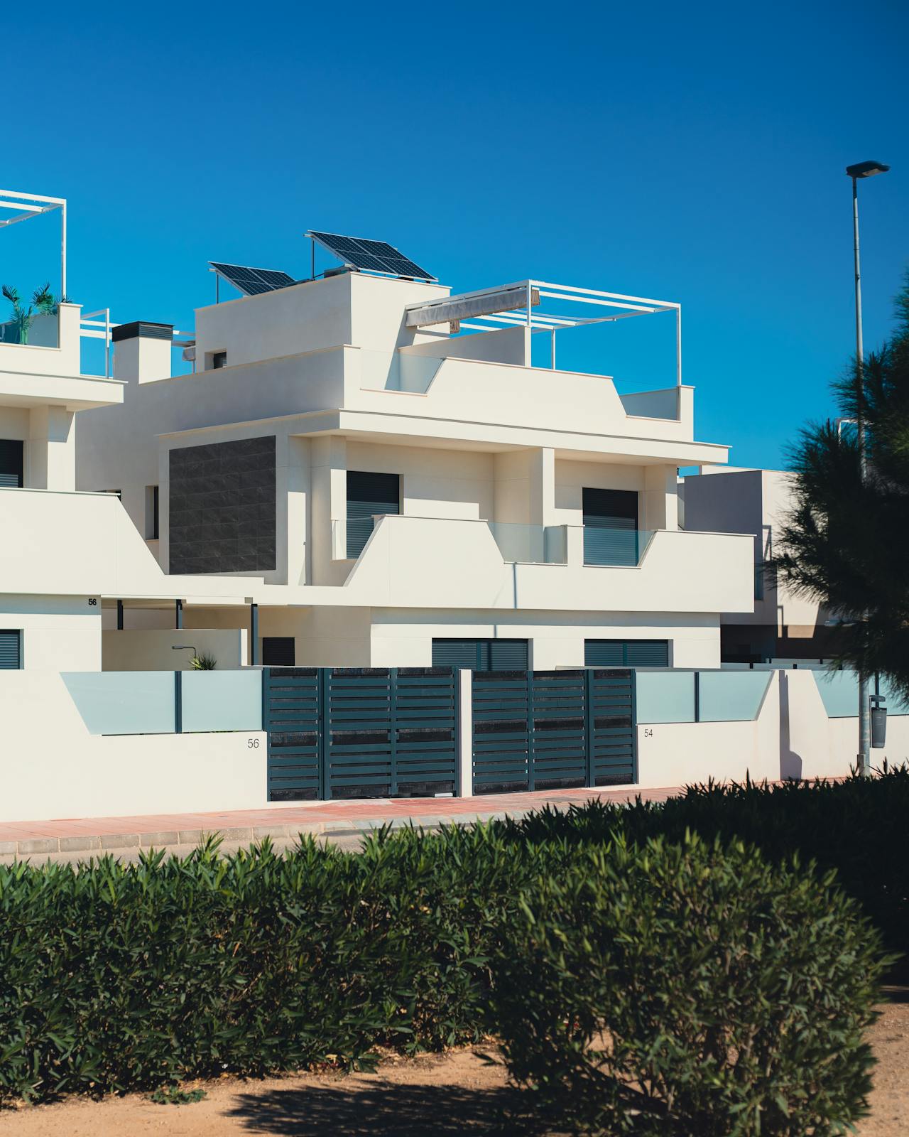 Villa de lujo sostenible en Sierra Blanca Marbella — materiales naturales y arquitectura premium